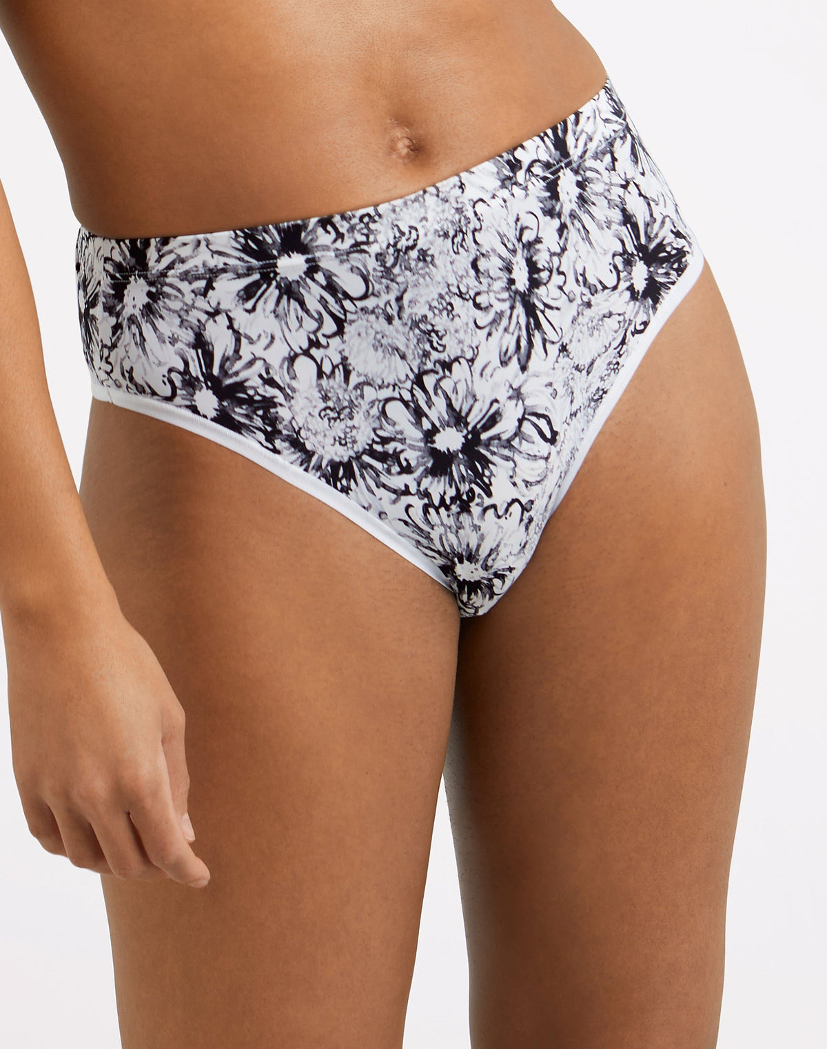 Maidenform Womens Barely There® Hi-Leg Panty